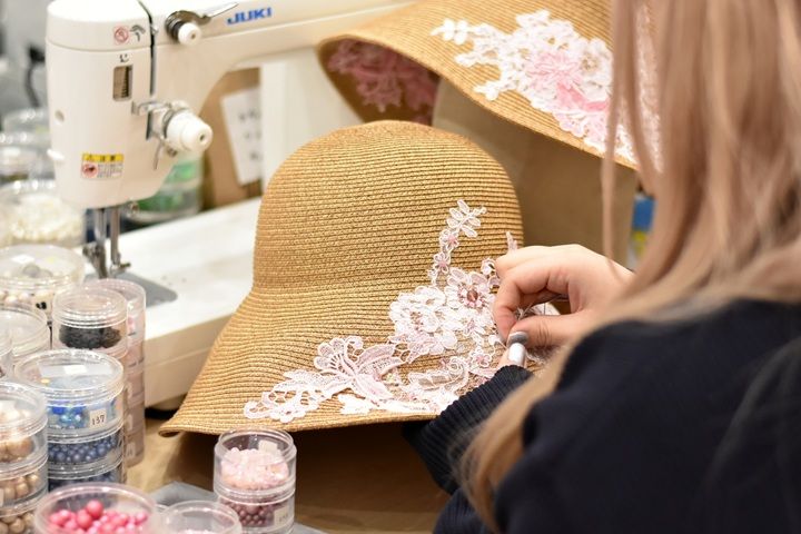 現在のアトリエ。価格は平均で1万数千円。セミオーダーで数万円する商品も