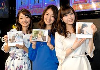 イベントに登場した（左から）竹﨑由佳アナ、福田典子アナ、角谷暁子アナ＝2017年