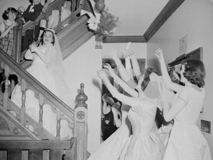 母の結婚式の写真に「衝撃」の事実が…。強く優しい母は、最初から聖母ではなかった