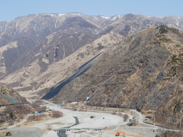 資源の呪い」解けるか 銅山開発がはらむ負の側面 人権や環境に配慮した