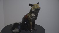 加藤萌さん作の犬や猫などの動物たちをモチーフにした漆芸作品