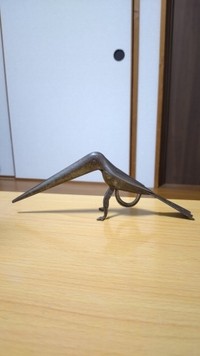 中古屋で思わず衝動買いした謎のアイテム＝「た　ぬ」さんのX（@thumb_tani）より