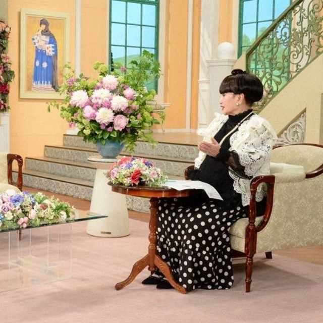 黒柳徹子さん（右）とトークを展開する磯野貴理子さん