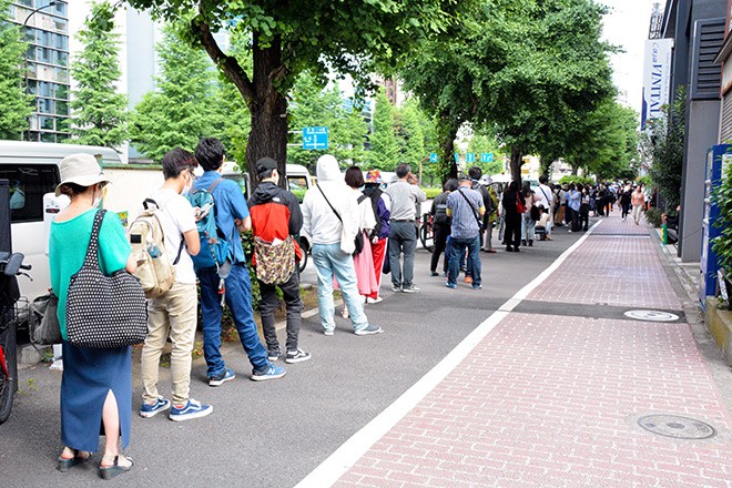 long-lines-greet-those-seeking-a-tourist-visa-for-south-korea-the