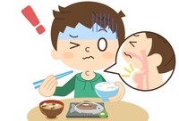 魚の骨が刺さった→ごはんを飲み込む？それとも放置？※画像はイメージです（たけのこ/stock.adobe.com）