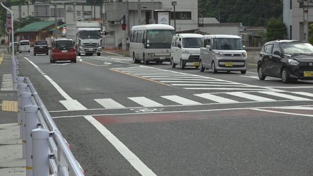 事故があった現場(美作市入田)17日朝