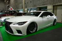 車高の低さに驚き。これ、すでに擦ってません？