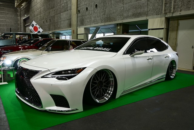 車高の低さに驚き。これ、すでに擦ってません？