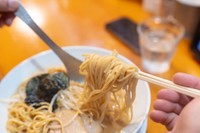 時にはガツンと…　※画像はイメージです（naka/stock.adobe.com）