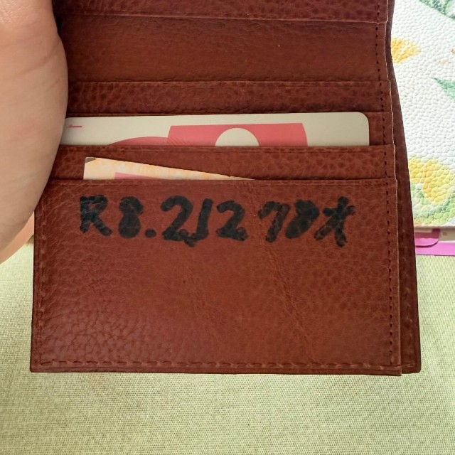 もらった日付と年齢が書かれたソメスサドルの財布／投稿主さん提供