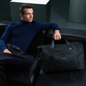 ランド・ノリスを起用！現代のライフスタイルに合わせて刷新された次世代「TUMI ALPHA」コレクションを発表。