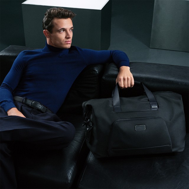 ランド・ノリスを起用！<br>現代のライフスタイルに合わせて刷新された<br>次世代「TUMI ALPHA」コレクションを発表。