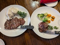 本場の美味しそうなステーキ！（ディズ兄さん提供）