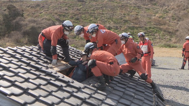倉敷市尾原で行われた地震対応の合同訓練