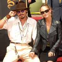 ジョニー・デップ（左）