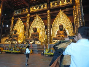 ここはお寺かテーマパークか　ベトナムで開眼、「スピリチュアルバブル」