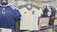 W杯で日本代表グッズの売れ行き好調　岡山のサッカー熱はファジ効果で例年以上⁉