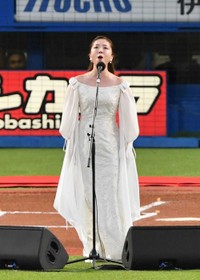 国歌独唱する平原綾香＝2023年