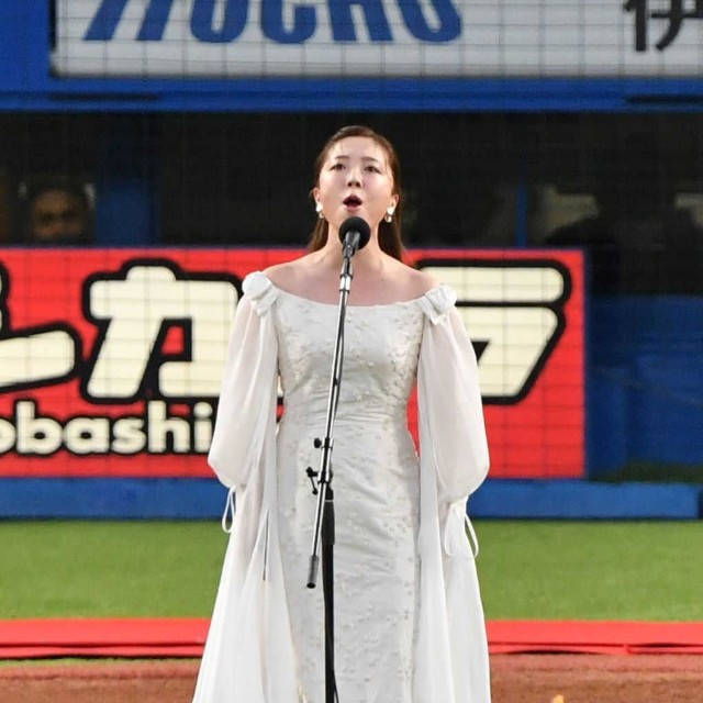 国歌独唱する平原綾香＝2023年