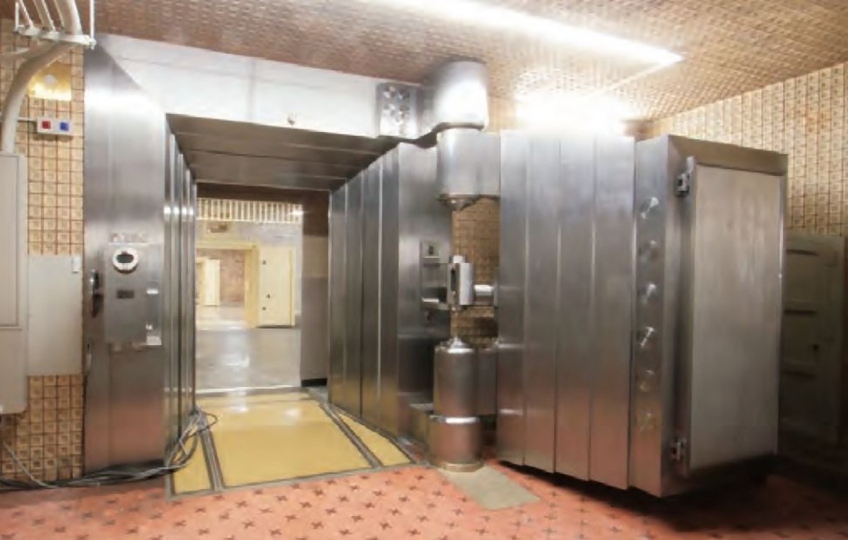 日本銀行本店」を空から見ると…「円」の字に！？ 天才建築家の遊び心か、はたまた偶然か｜まいどなニュース