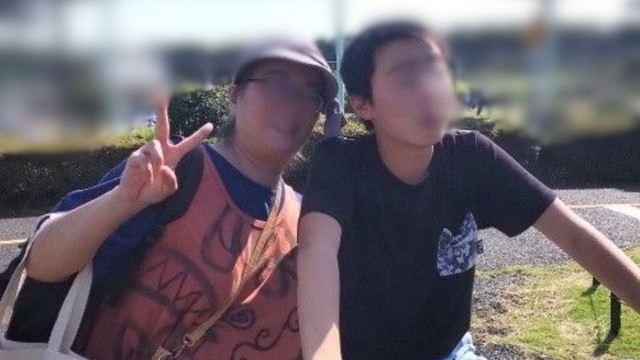 外出先での、まなさんとふみおくん