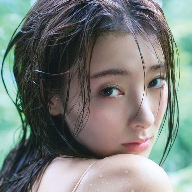 宮本茉由 写真集「ほんとはね、」（小学館）より＝撮影／中村和孝