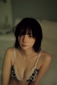 岡田紗佳写真集『嶺上開花』（撮影・細居幸次郎）