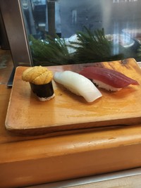 収監前に、刑務所では味わえないお寿司を…（ちゃんぶーさん提供）