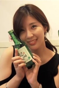 美容部員時代のAtsuhoさん／Atsuhoさん提供