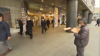 JR高松駅前でチラシを配布