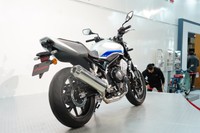 「東京モーターサイクルショー2026」で特別展示された新型CB400SF