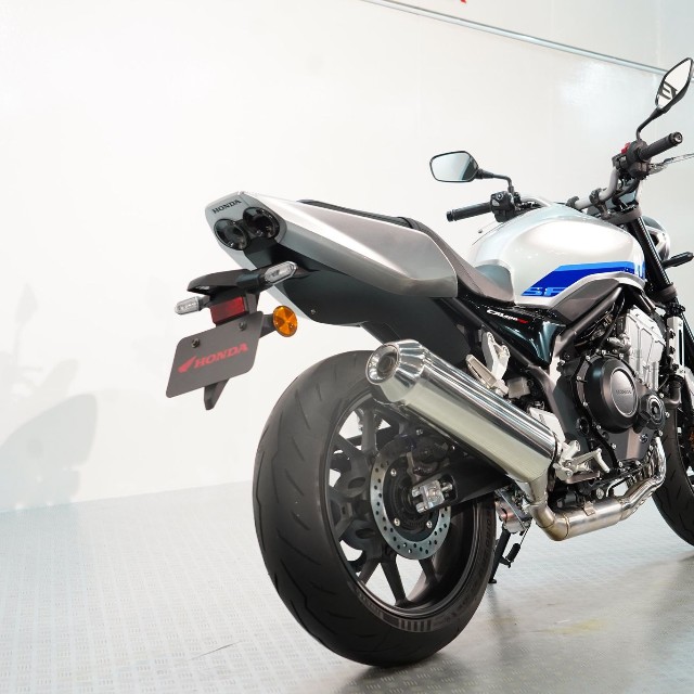 「東京モーターサイクルショー2026」で特別展示された新型CB400SF