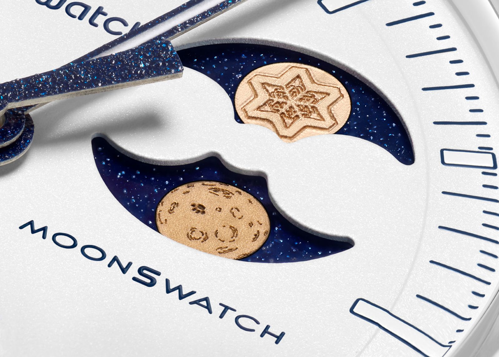 03_sc01_25_MoonSwatch_SO33W701L_december_close-up-moonphase