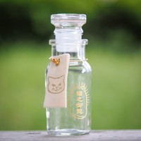 猫のおひげ保管瓶。高さ１１センチ×幅４センチ