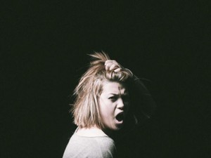 「すみません」じゃなく「すみませ～んッ」。心が疲弊しないよう嫌味に嫌味で返した