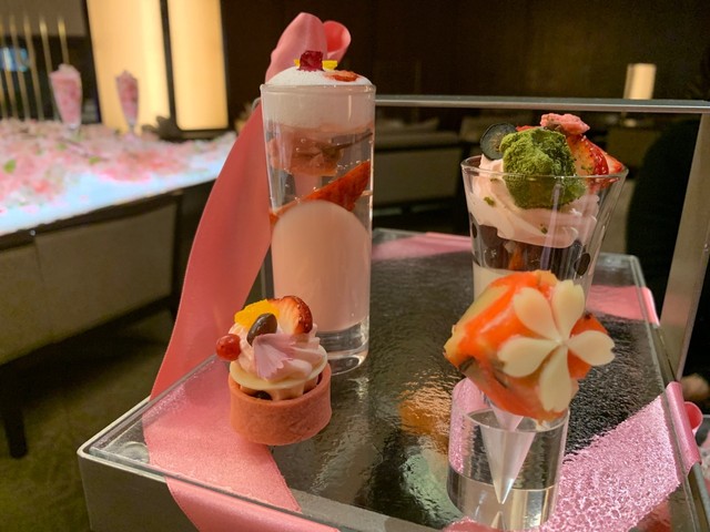 エディプルフラワーなどを使った心弾むスイーツ