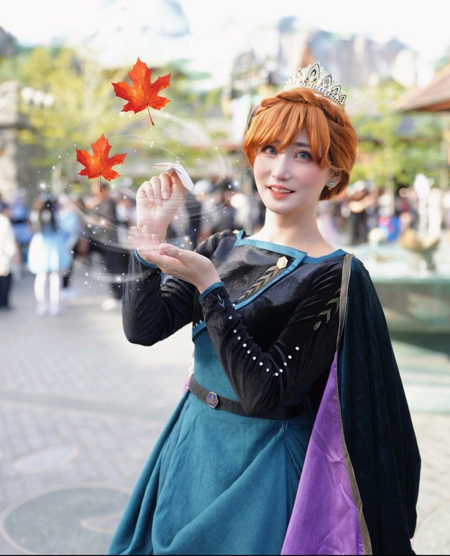 「アナと雪の女王」の“女王アナ”の仮装姿の愛野さん／愛野えりさん（@ainoeri）提供