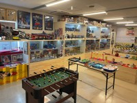 手で触って、実際に遊べることも魅了でしたが…大事に扱わない客もいたそうです。