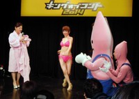キングオブコントに挑戦した大場久美子（左から２人目）と林寛子（左端）＝2014年