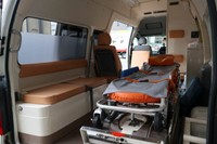 蘇生会総合病院が現在保有している救急車。古い車両のため医療機器は載せることができない（京都市伏見区）