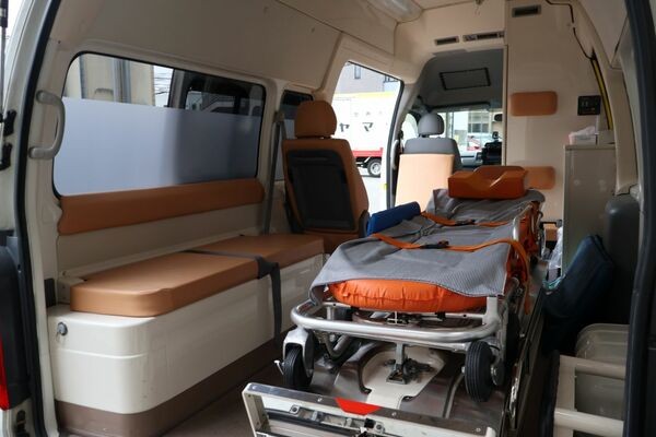 蘇生会総合病院が現在保有している救急車。古い車両のため医療機器は載せることができない（京都市伏見区）