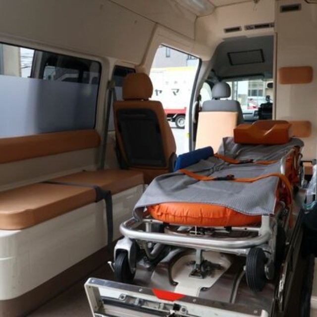 蘇生会総合病院が現在保有している救急車。古い車両のため医療機器は載せることができない（京都市伏見区）