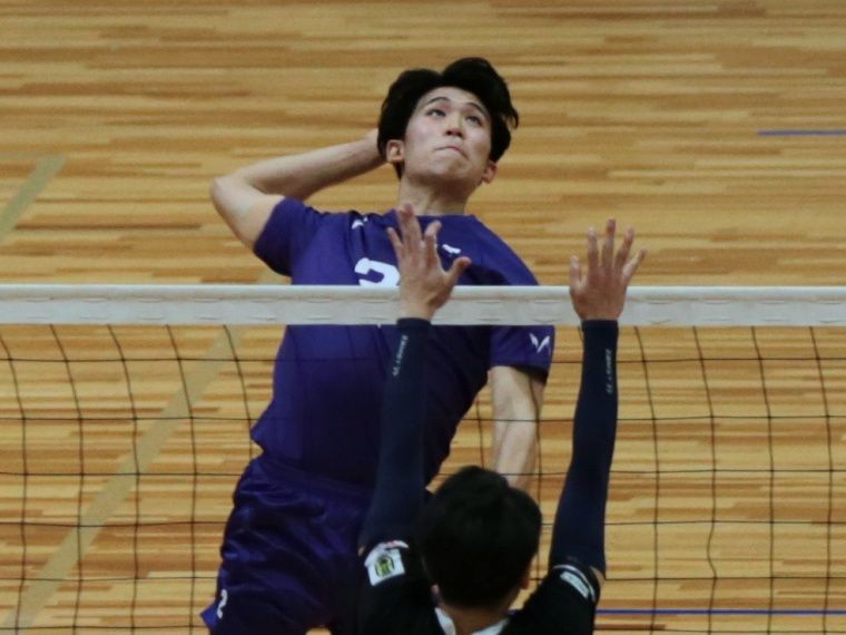 バレー - 明治大学・黒澤孝太 ビーチバレーで磨いた技と知恵、70年ぶり