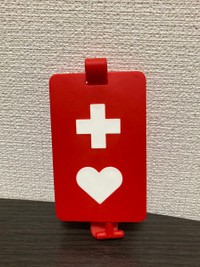 このマークは何らかの病気や障がいがあることを意味している＝ゆーすけさん（@jyunyou）提供