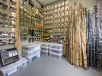スタッフによる在庫のルアーや釣りざおなどの横領が発覚した釣具店（松田直人さん提供）