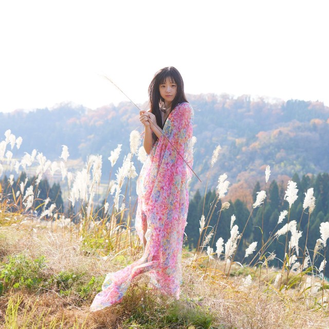 井上もも写真集『MoMologue』