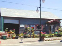 園芸店コテージガーデンを始めて3年後。自宅の向かいにある倉庫を借りて店舗に。「お母さんはいないと思って」宣言の頃（画像提供：Kuroさん）