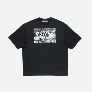 ムーミンの世界観をモノトーンで表現した、アクネ ストゥディオズのTシャツ。