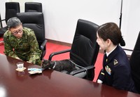 陸上自衛隊宇都宮駐屯地の中央即応連隊を表敬しおもてなしを受ける羊子ちゃん／自衛隊栃木地方協力本部 公式X（@tochigi_pco）