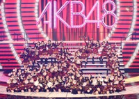 6年ぶりに紅白歌合戦に出場し、20周年の絵文字を作るAKB48＝2025年12月31日撮影